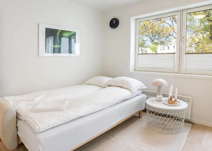 Cozy And Modern Near Centre *