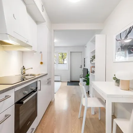 Cozy And Modern Near Centre